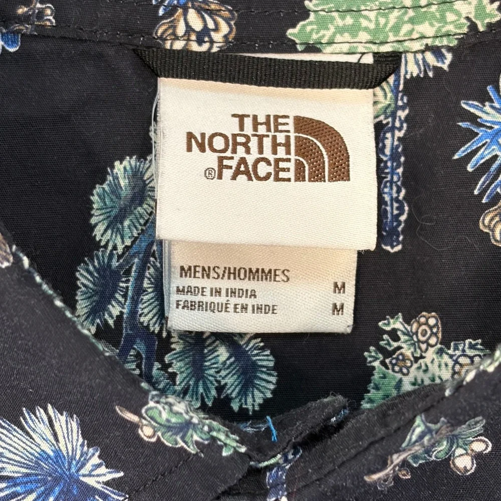 The North Face Medium‎ Black Cactus Desert Print Short Sleeve Button Up Shirt